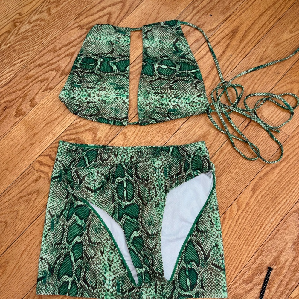 Green Snake-Print Bikini Set with Matching Skirt - Picture 11 of 11